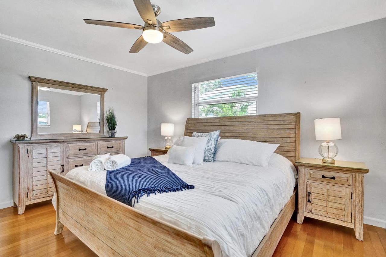 Casa de férias New! Waterfront Heated Pool & Jacuzzi 2 Mi To - Fishing Pier Relaxing & Hammock Fort Lauderdale